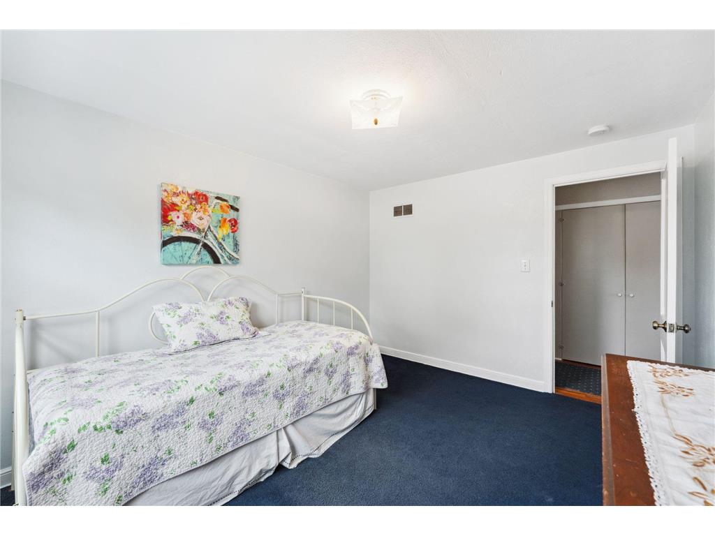 5718 13th Avenue S Minneapolis MN 55417 7063897 image28