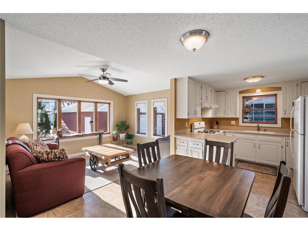 572 53 1/2 Avenue NE Fridley MN 55421 6652734 image1