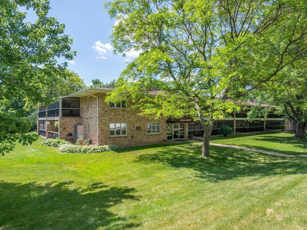 5725 Blake Road S 102, Edina, MN 55436 MLS 6222127 Edina Realty