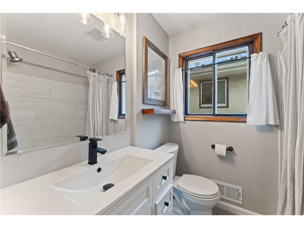 5725 Xerxes Avenue S Minneapolis MN 55410 7027407 image12