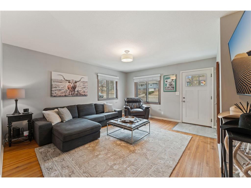 5725 Xerxes Avenue S Minneapolis MN 55410 7027407 image2