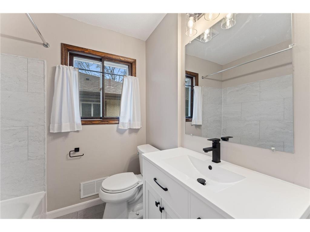 5725 Xerxes Avenue S Minneapolis MN 55410 7027407 image40