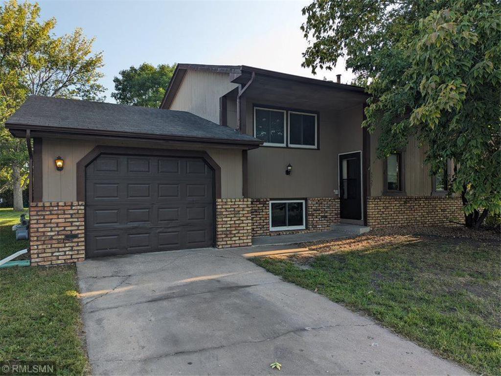 5727 84 1/2 Avenue N Brooklyn Park MN 55443 6427028 image1