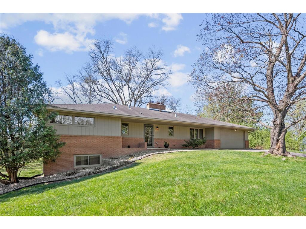 5754 Holiday Court Minnetonka MN 55345 MLS: 6682144 Edina Realty