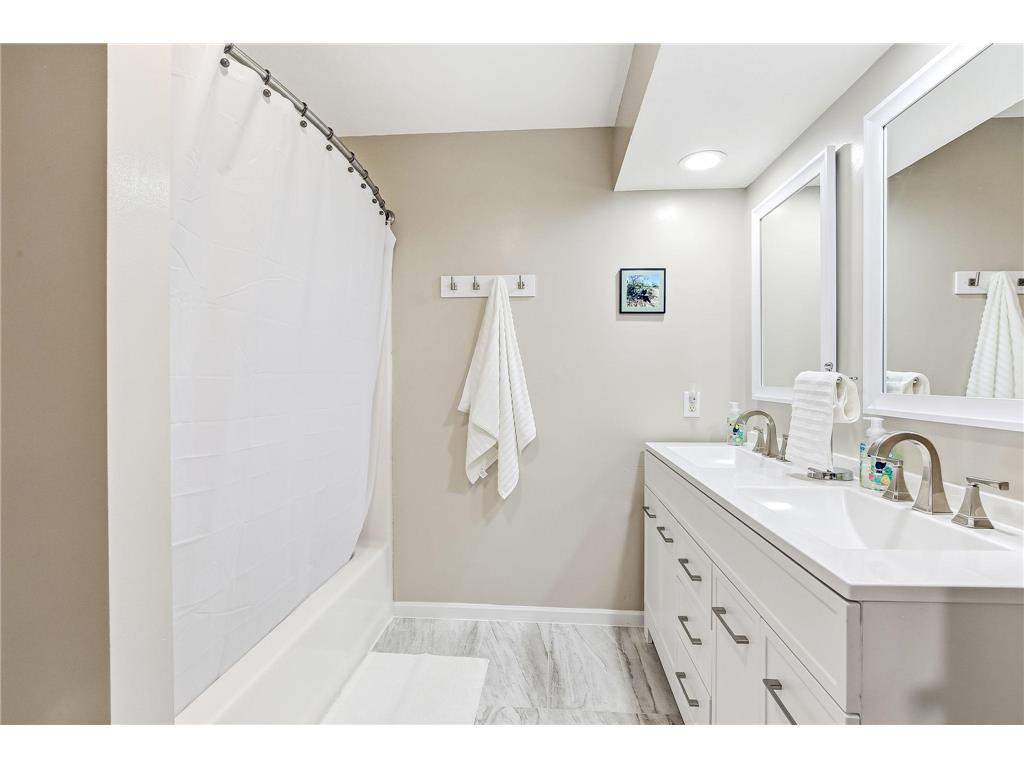 576 Burr Oak Lane Hudson WI 54016 7006126 image34