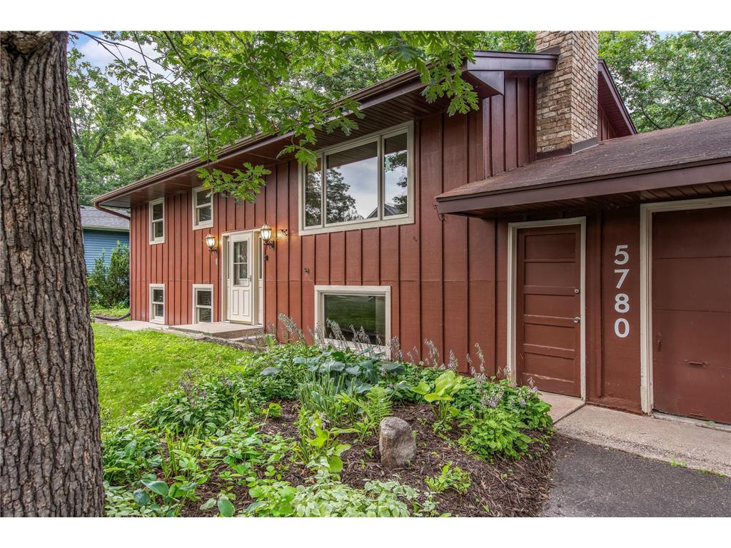 5780 Lake Avenue White Bear Lake MN 55110 - Bald Eagle 6768070 image1