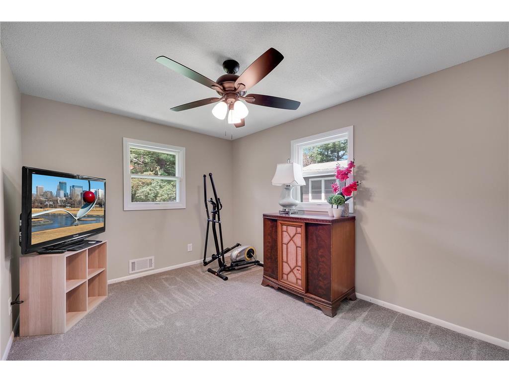 5810 Oldfield Avenue N Oak Park Heights MN 55082 7074941 image24