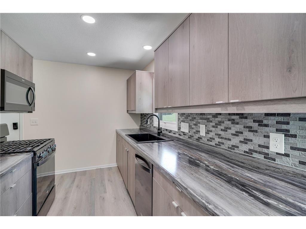 5810 Oldfield Avenue N Oak Park Heights MN 55082 7074941 image9