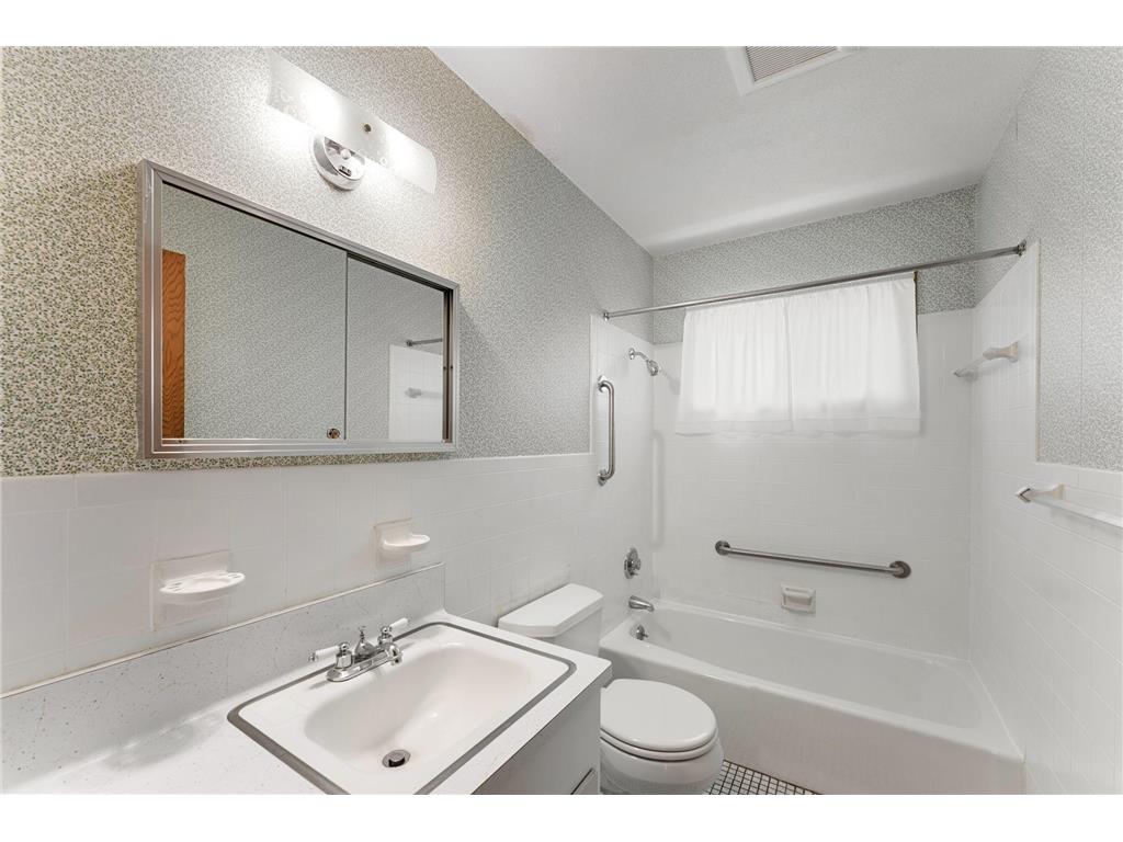 5812 Boone Avenue N New Hope MN 55428 7074576 image8