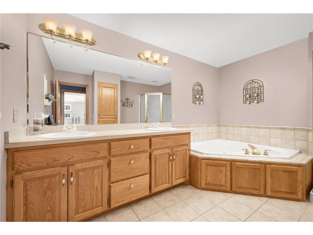 5812 Forestview Lane N Plymouth MN 55442 6818686 image18