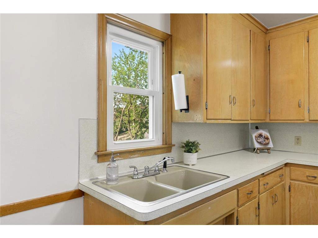 582 36 1/2 Avenue NE Minneapolis MN 55418 7075430 image12