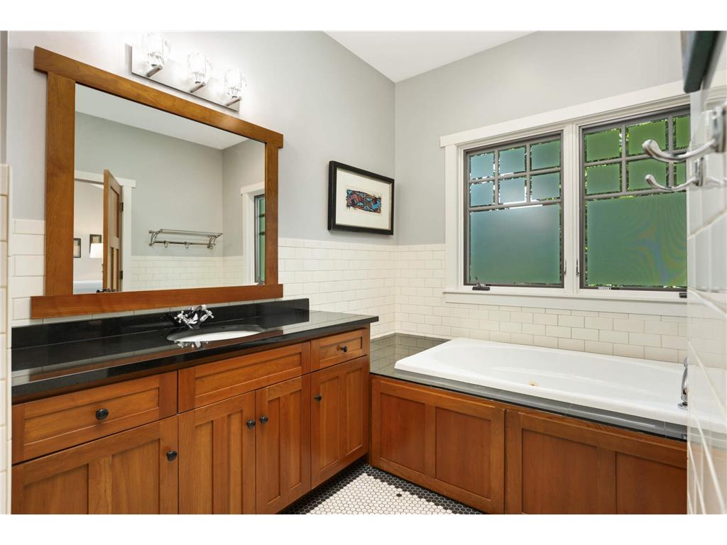 582 Summit Avenue Saint Paul MN 55102 6751138 image37