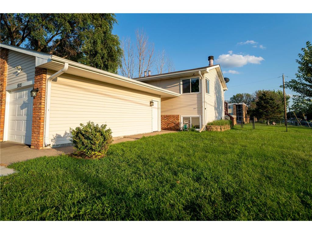 5821 84 1/2 Avenue N Brooklyn Park MN 55443 6770076 image1