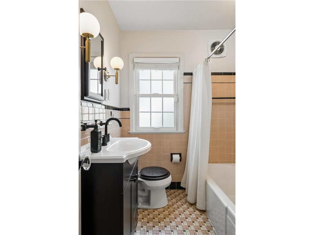 5821 Colfax Avenue S Minneapolis MN 55419 7069843 image36