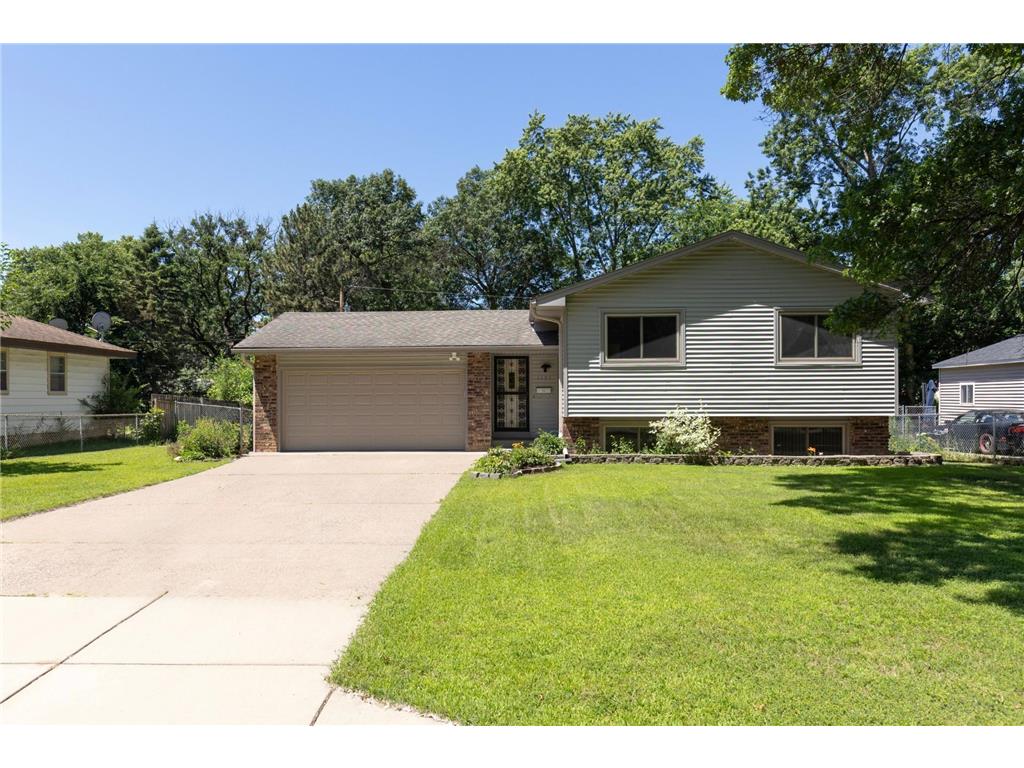 5833 Perry Avenue N Crystal MN 55429 6754837 image1