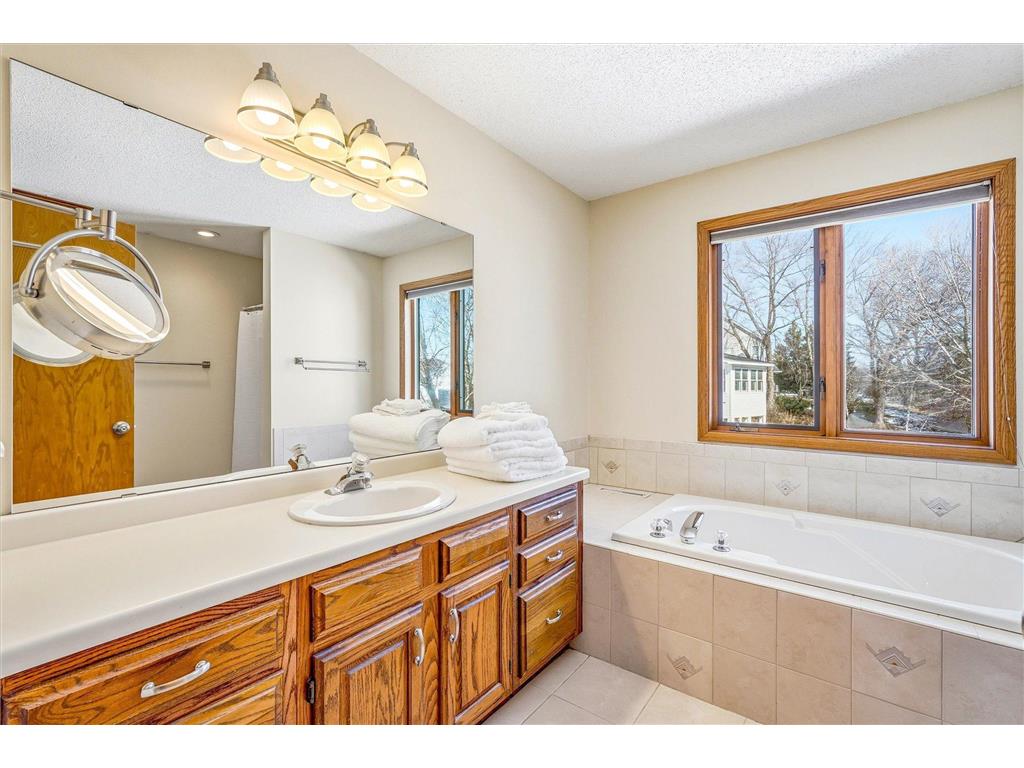 585 High Ridge Circle Mendota Heights MN 55118 6784178 image46