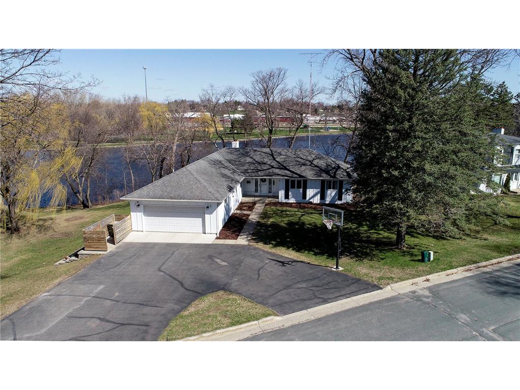 585 Lincoln Avenue SW Hutchinson MN 55350 - Crow River 6351775 image1