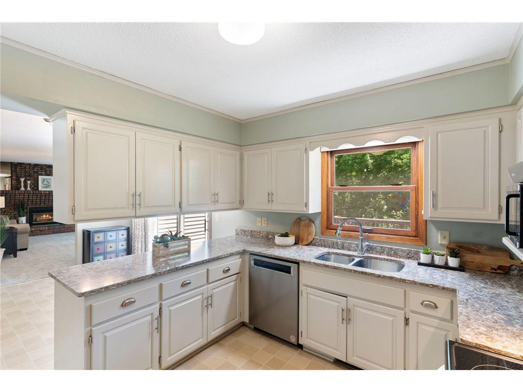 5855 Arthur Street NE Fridley MN 55432 7061936 image8