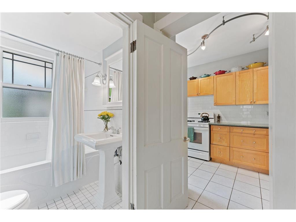 586 Ashland Avenue #2 Saint Paul MN 55102 7076069 image27