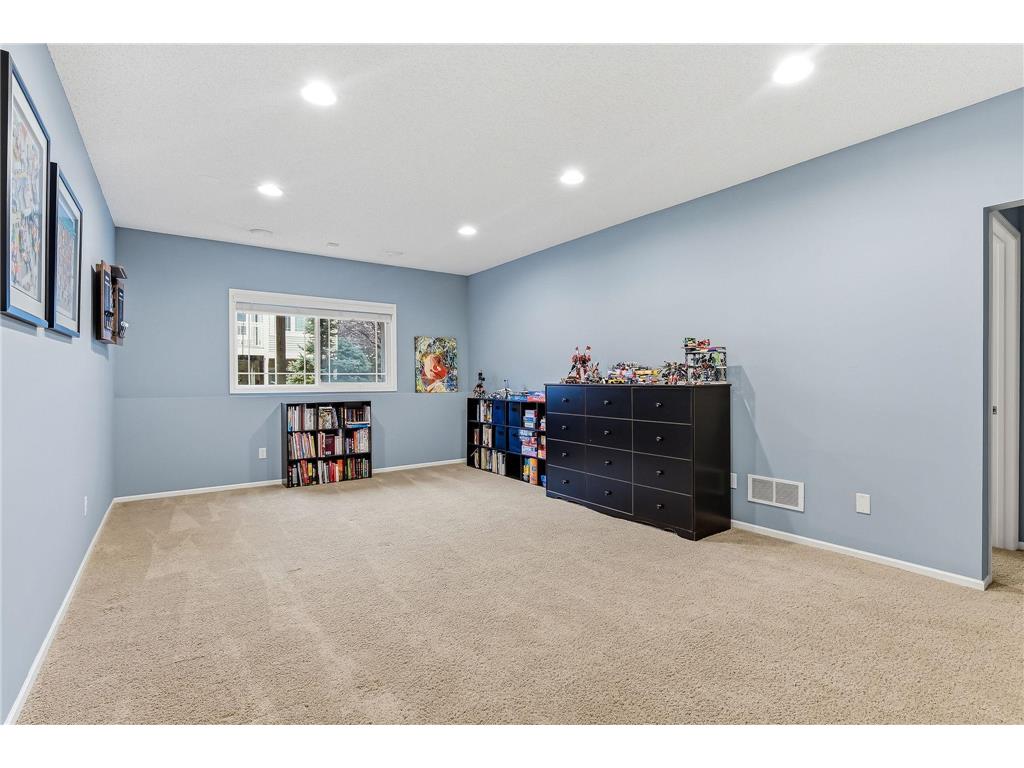 586 Sutherland Drive Woodbury MN 55129 7046807 image32