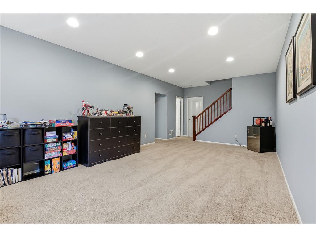586 Sutherland Drive Woodbury MN 55129 7046807 image33