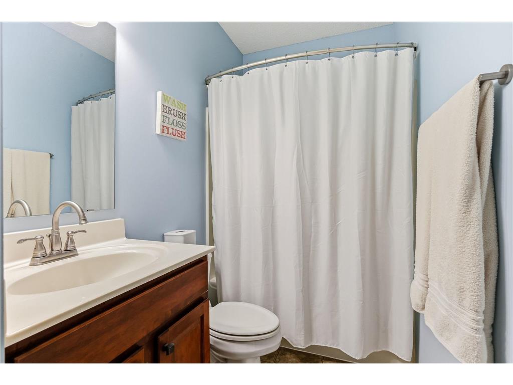 586 Sutherland Drive Woodbury MN 55129 7046807 image36