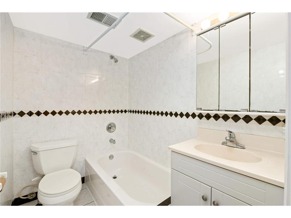 5867 Central Avenue NE Fridley MN 55432 - West Moore 7039939 image16