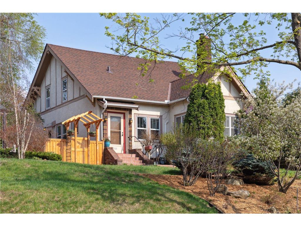 588 Mount Curve Boulevard Saint Paul MN 55116 6368100 image1