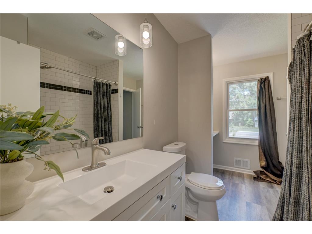 5881 Lexington Avenue N Shoreview MN 55126 7070233 image10