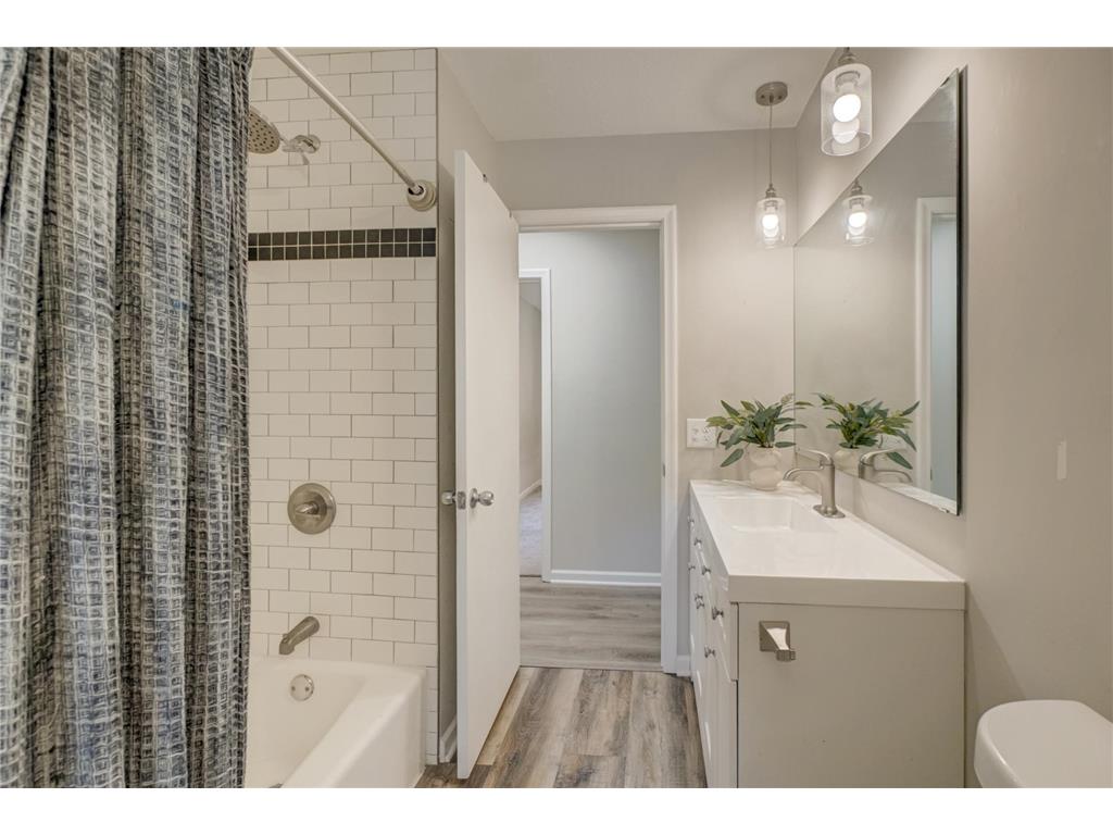 5881 Lexington Avenue N Shoreview MN 55126 7070233 image11