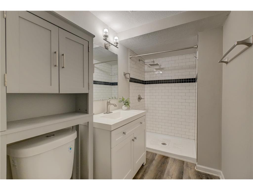 5881 Lexington Avenue N Shoreview MN 55126 7070233 image14