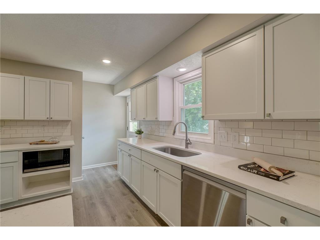 5881 Lexington Avenue N Shoreview MN 55126 7070233 image5