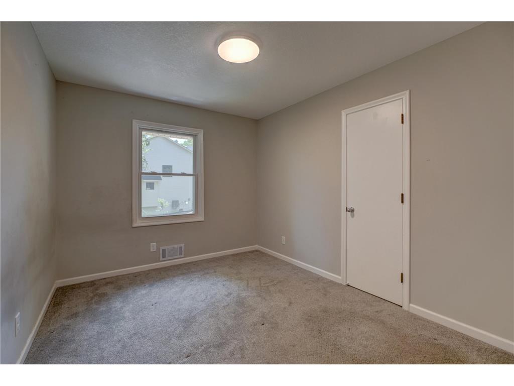 5881 Lexington Avenue N Shoreview MN 55126 7070233 image7
