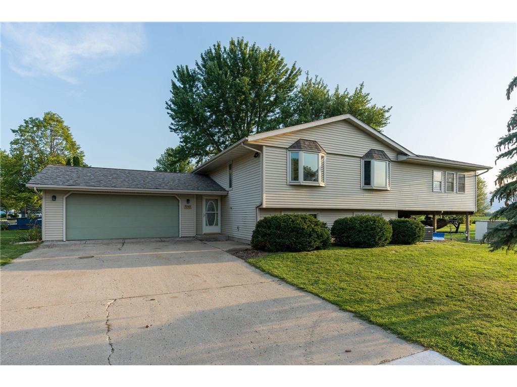 590 N Park Avenue, Le Center, MN 56057 MLS 6250141 Edina Realty