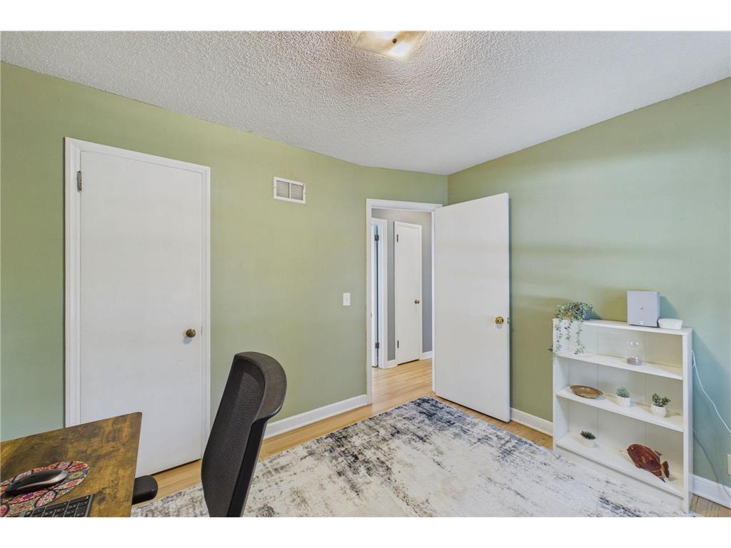 5901 Thomas Avenue S Minneapolis MN 55410 7093021 image10