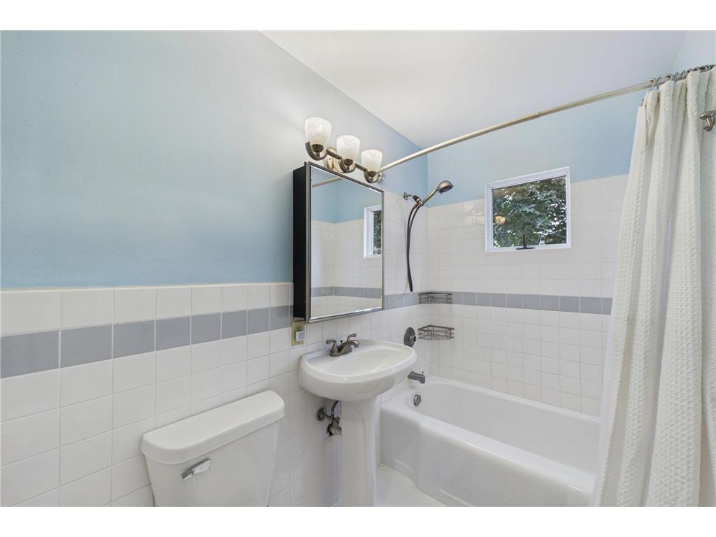 5901 Thomas Avenue S Minneapolis MN 55410 7093021 image11