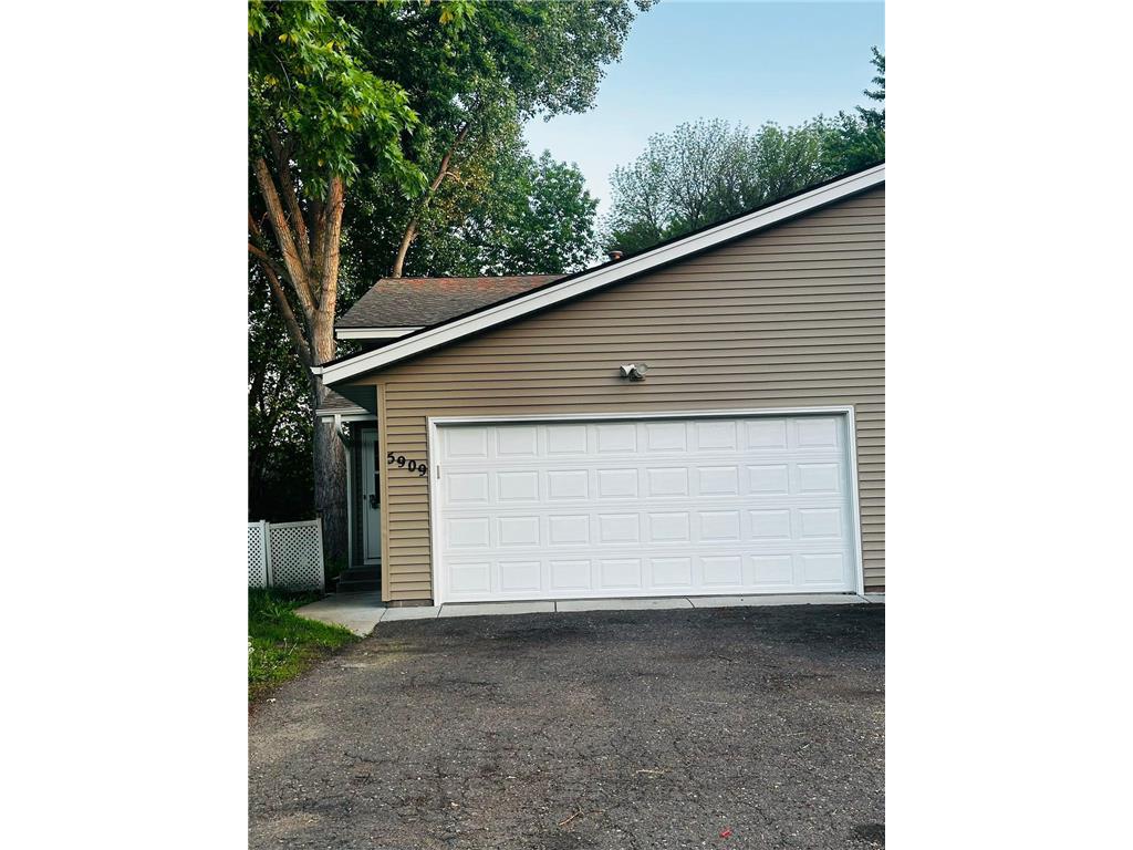 5909 73rd Avenue N Brooklyn Park MN 55429 6538333 image1