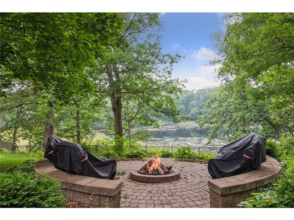 591 Warner Avenue S Mahtomedi MN 55115 - Washington 6769065 image1