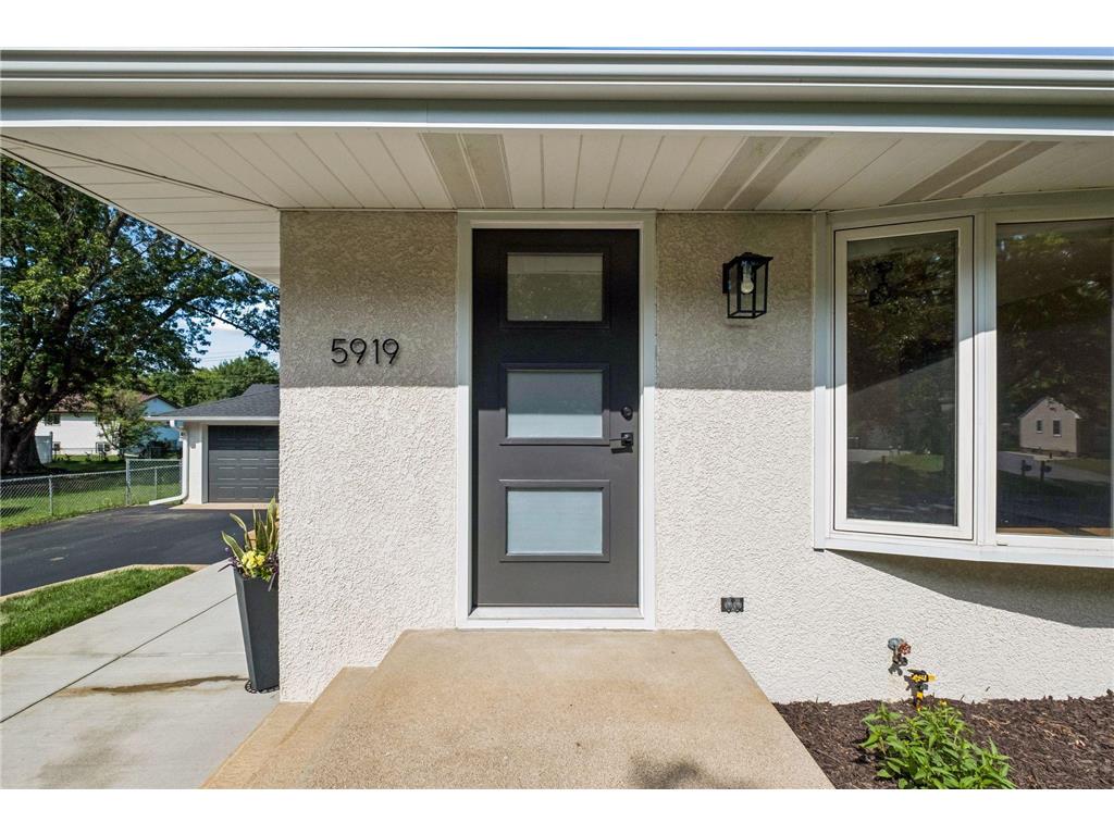5919 Carlson Street Shoreview MN 55126 7106229 image4
