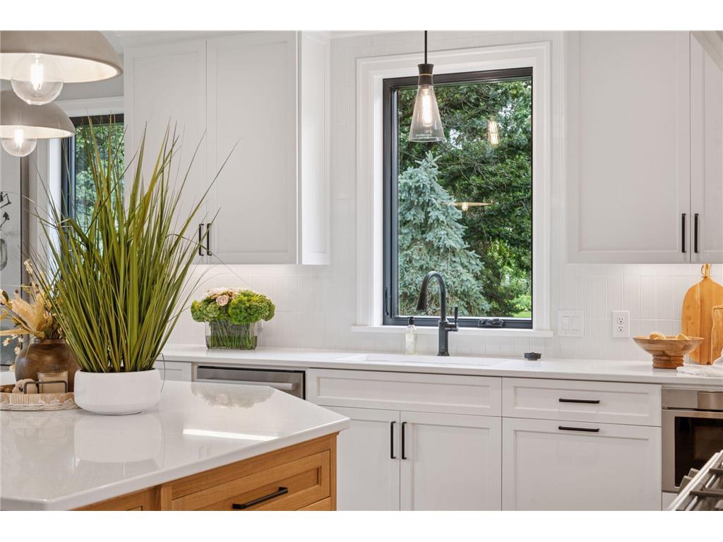 592 Harbor Court Shoreview MN 55126 - Snail 6696454 image7