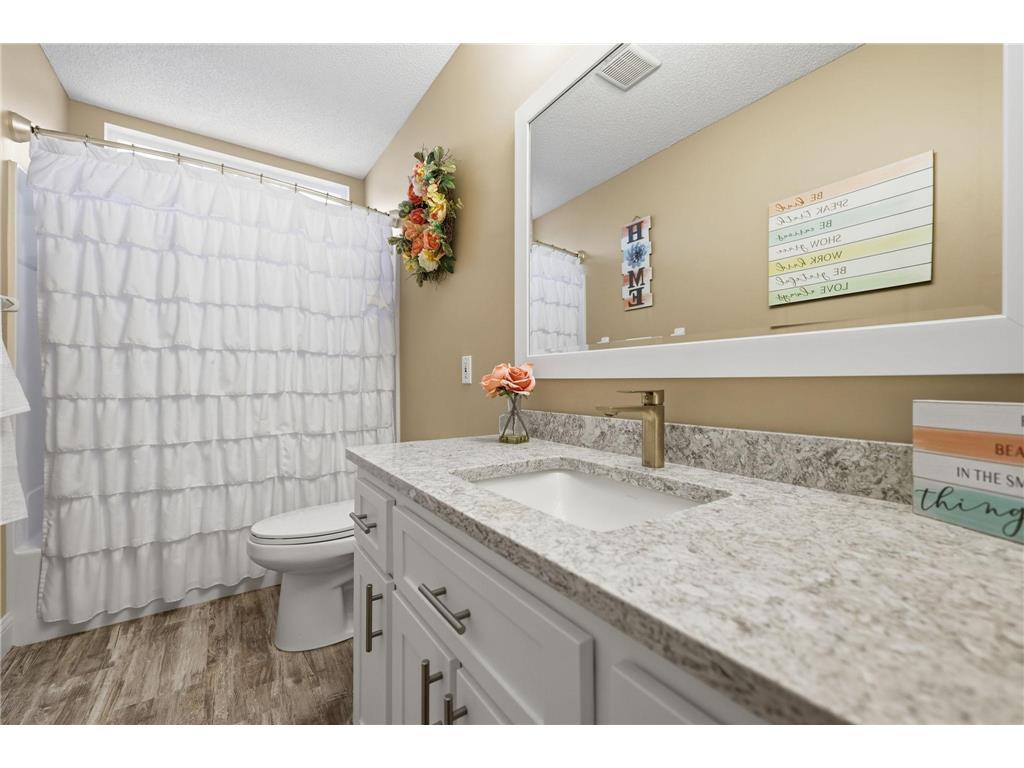 592 Vicki Lane Shoreview MN 55126 7053172 image31