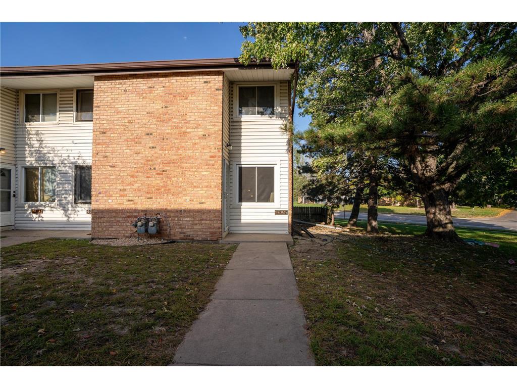 5924 83rd Parkway N Brooklyn Park MN 55443 6431910 image1