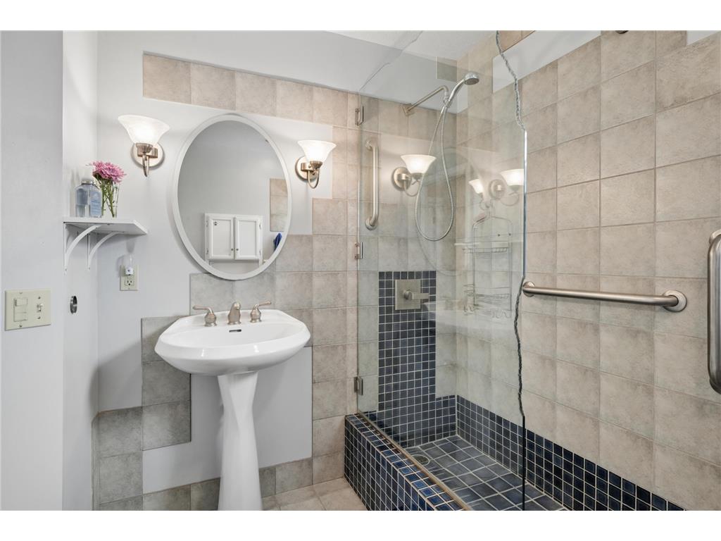 5929 Queen Avenue S Minneapolis MN 55410 7011328 image22