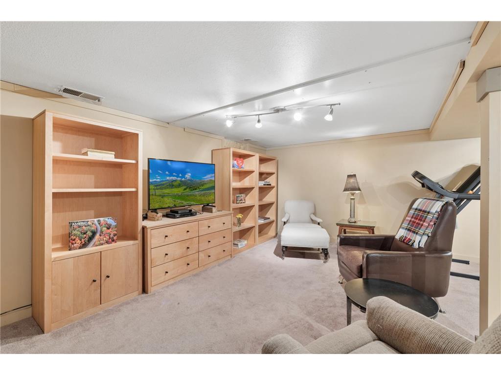 5929 Queen Avenue S Minneapolis MN 55410 7011328 image23