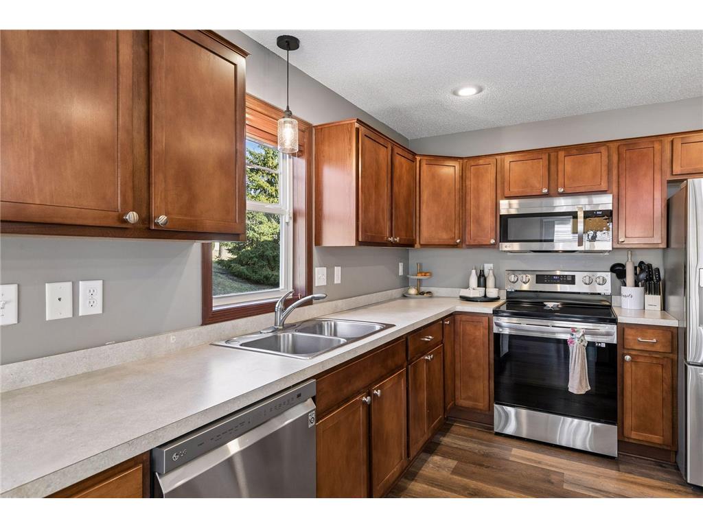 593 Stonewood Way Burnsville MN 55306 7075196 image8