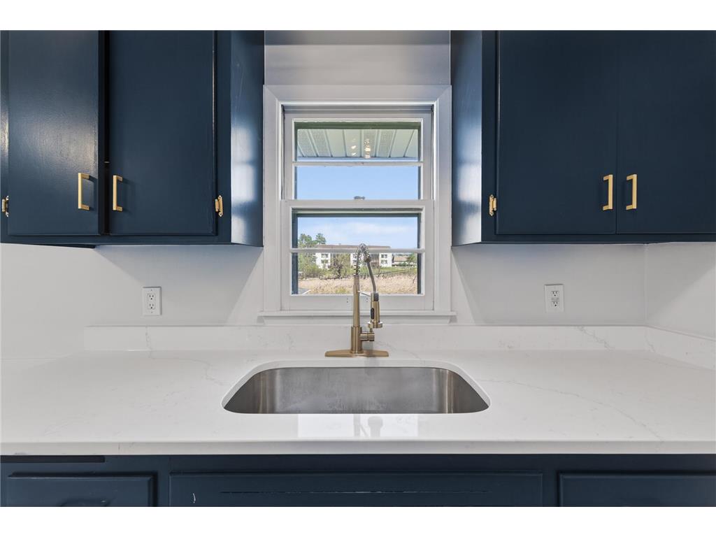 5932 Perry Avenue N Crystal MN 55429 7072362 image16
