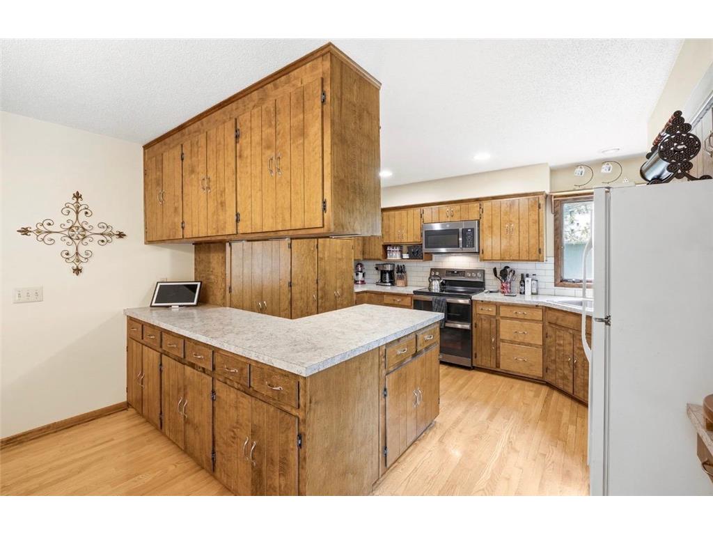 5934 Main Street W Maple Plain MN 55359 7093003 image12