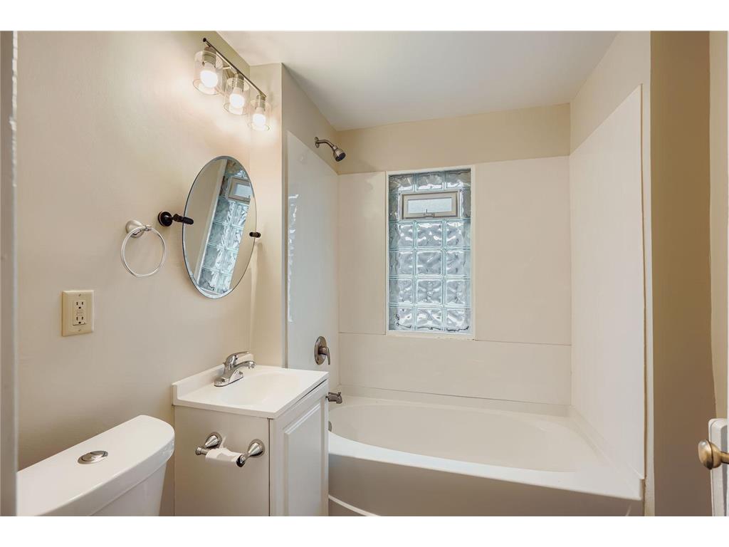 595 Hawthorne Avenue E Saint Paul MN 55130 6762865 image8