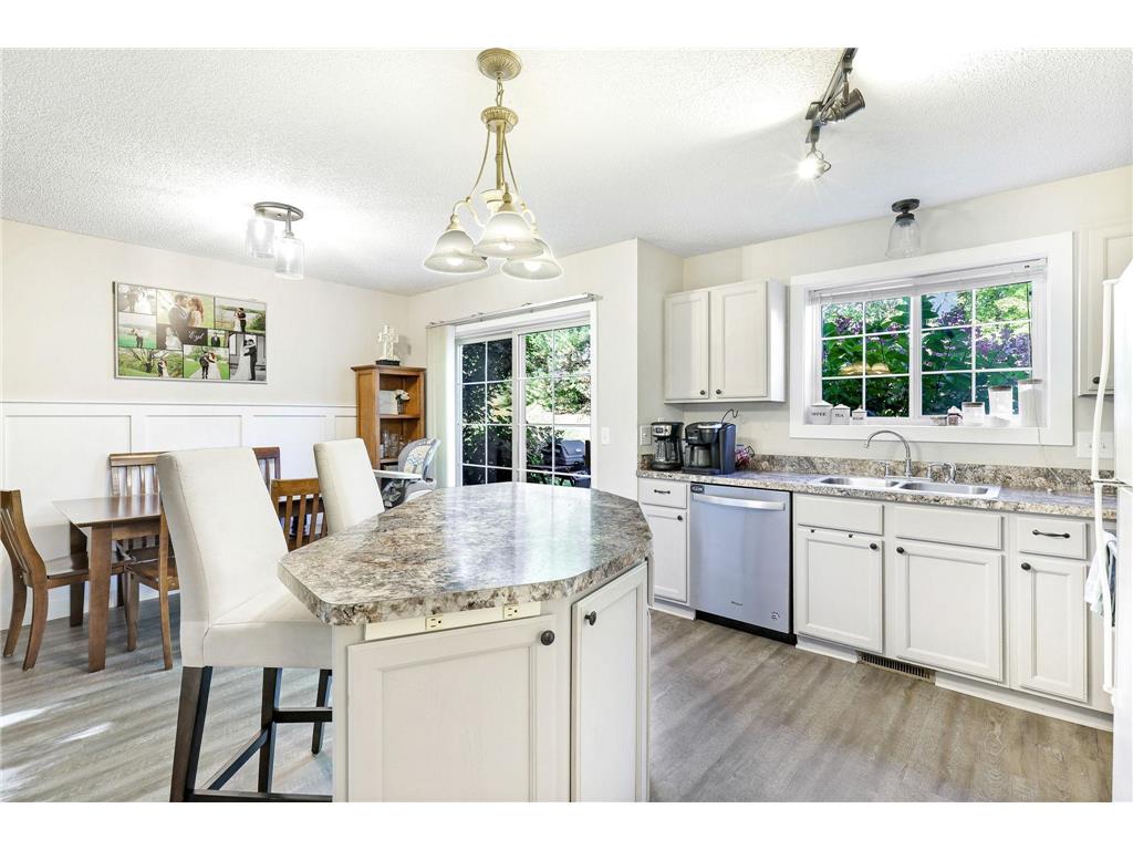 595 Mission Hills Way W Chanhassen MN 55317 6453668 image1