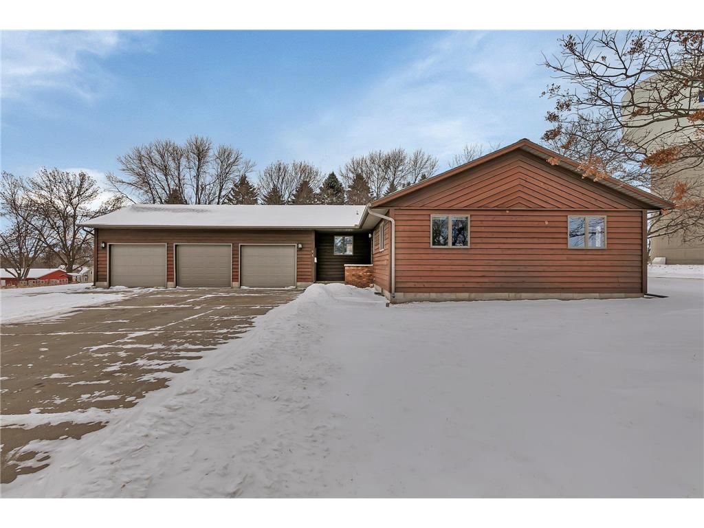 6 6th St NE Melrose MN 56352 6649763 image1
